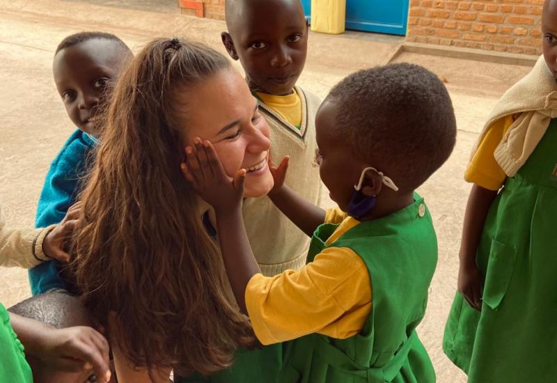 Monika Milićević na volontiranju u Ruandi - Studentica velikog srca: Ostavila Mostar zbog pomaganja Africi 